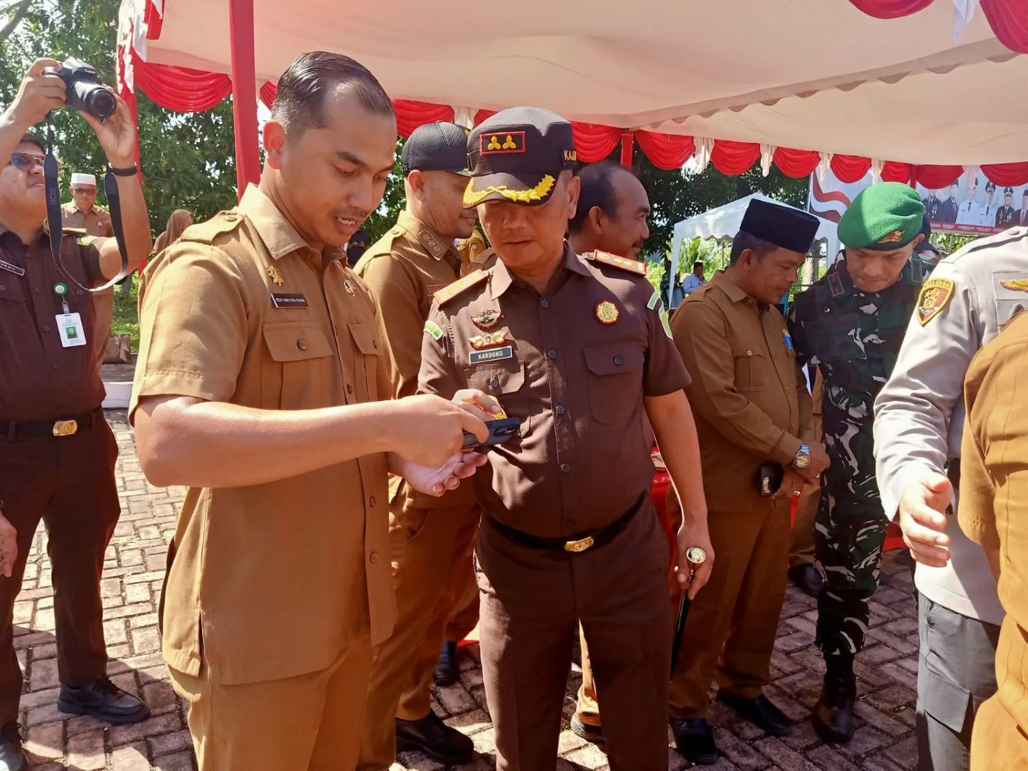 Berantas Judol, Bupati Abdya Periksa HP ASN Secara Acak