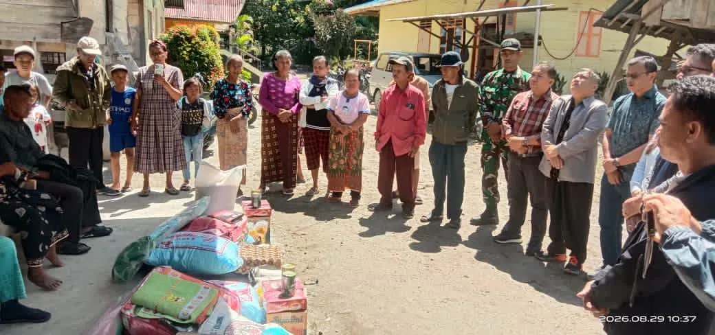 Pemkab Humbahas Serahkan Bantuan Sosial kepada Korban Kebakaran di Desa Sinambela