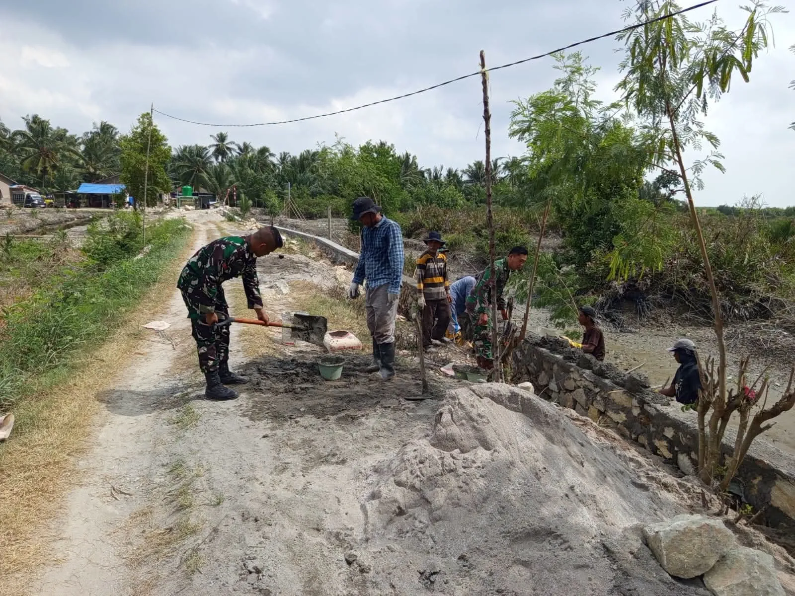 Satgas TMMD Ke-129 TA 2026 Kodim 0208/Asahan Pacu Pembangunan Turap Demi Tingkatkan Perekonomian Warga Desa Kapal Merah