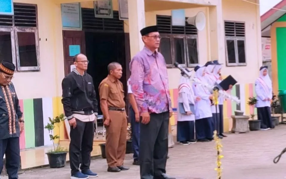 Jadi Pembina Upacara Di Sekolah, MAA Pesankan Pentingnya Adab Daripada Ilmu