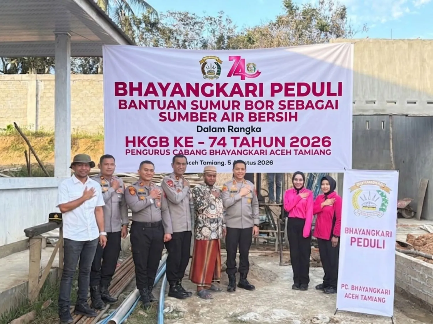 Kapolres Aceh Tamiang Bersama Ketua Bhayangkari Tinjau Pekerjaan 30 Sumur Bor Bantuan Air Bersih
