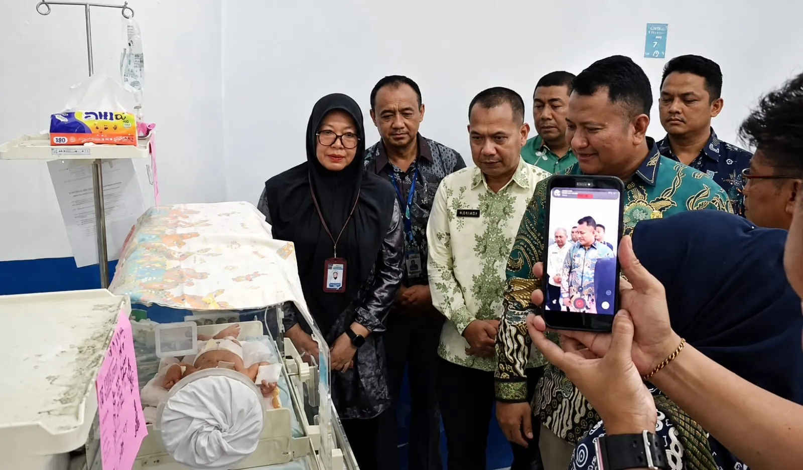 Bayi Perempuan Dibuang Di Tepi Sungai, Ibu Kandung Diamankan