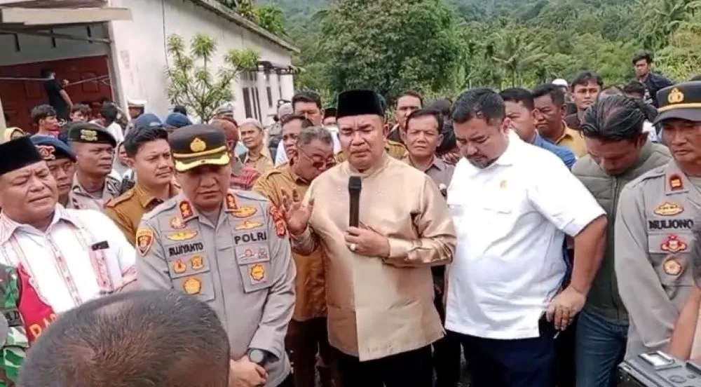 Ratusan Emak-emak di Agara Blokir Jalan Nasional Akibat Lambannya Realisasi Jadup, Huntap dan DTH