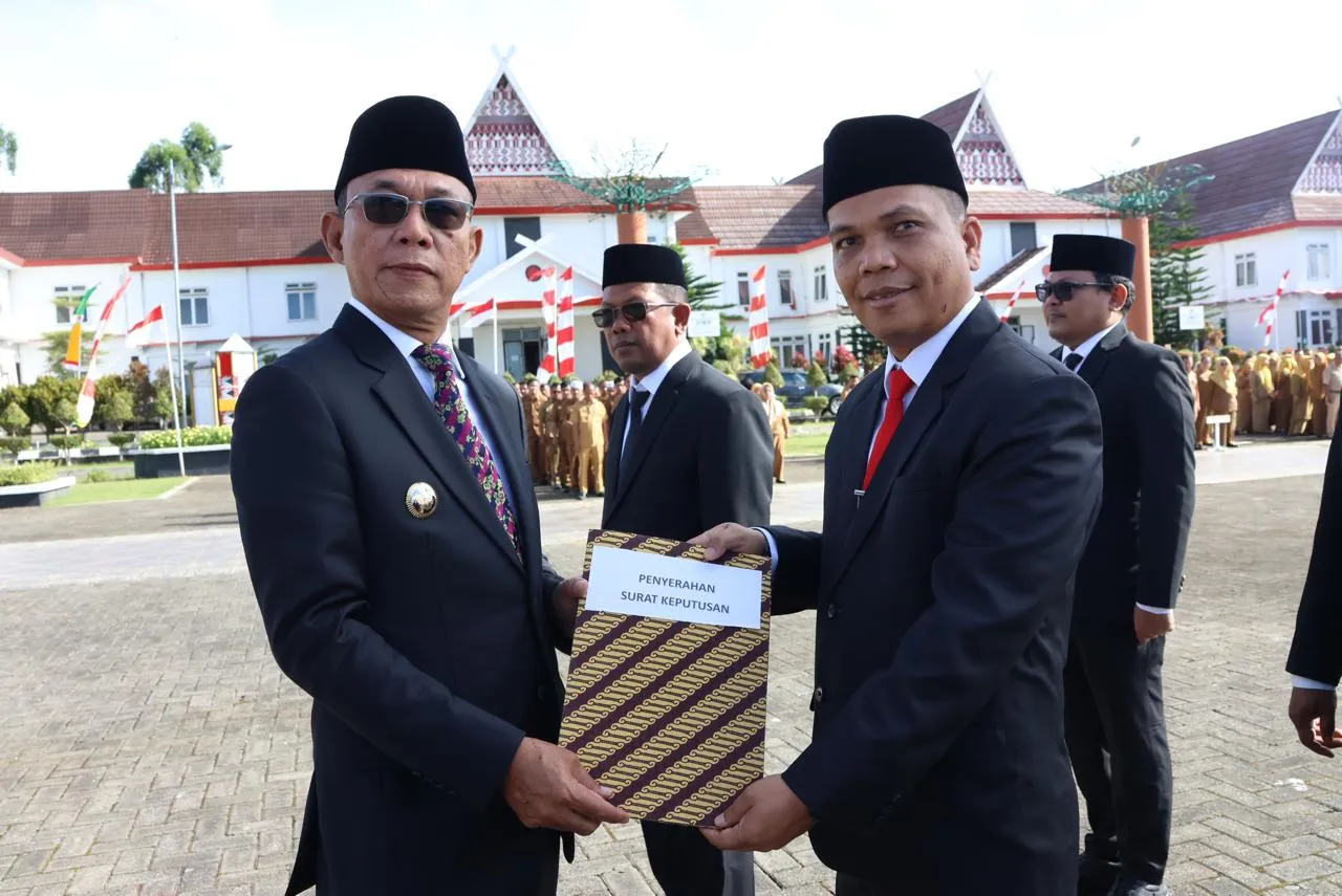 Bupati Tapsel Lantik 1 Asisten, 1 Kaban dan 8 Kadis