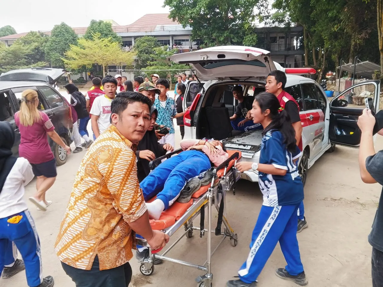 Siswa SMA Negeri 1 dan Sekolah Yayasan Bersama Diduga Korban Keracunan MBG