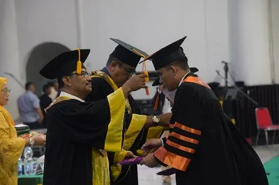 Rektor Wisuda 2.133 Lulusan Unimed, Jadilah Agen Perubahan  Di Tengah Era AI