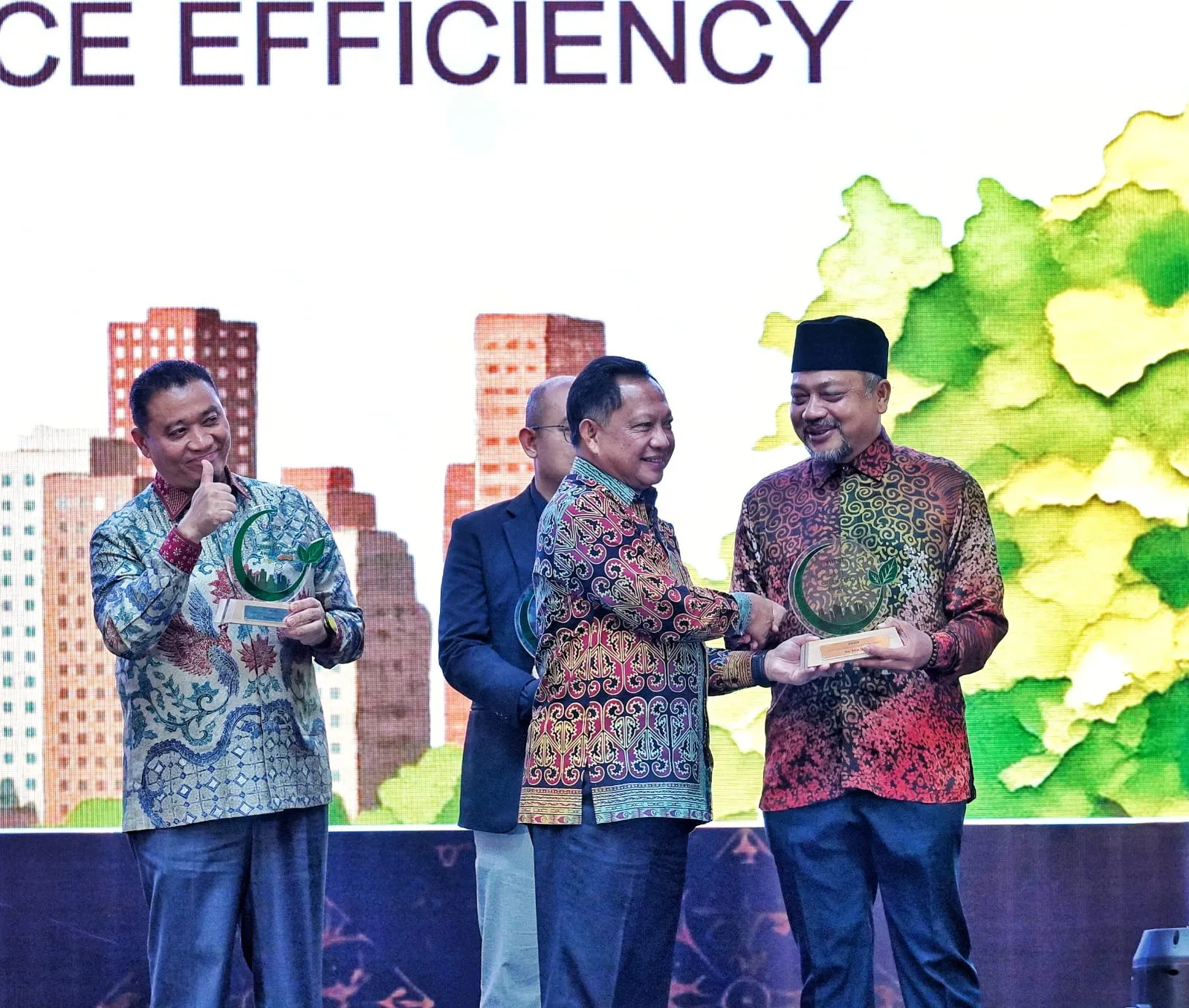 Wali Kota Alor Setar Raih Penghargaan Climate Governance di IMT-GT Medan, Puji Perkembangan Kota Medan