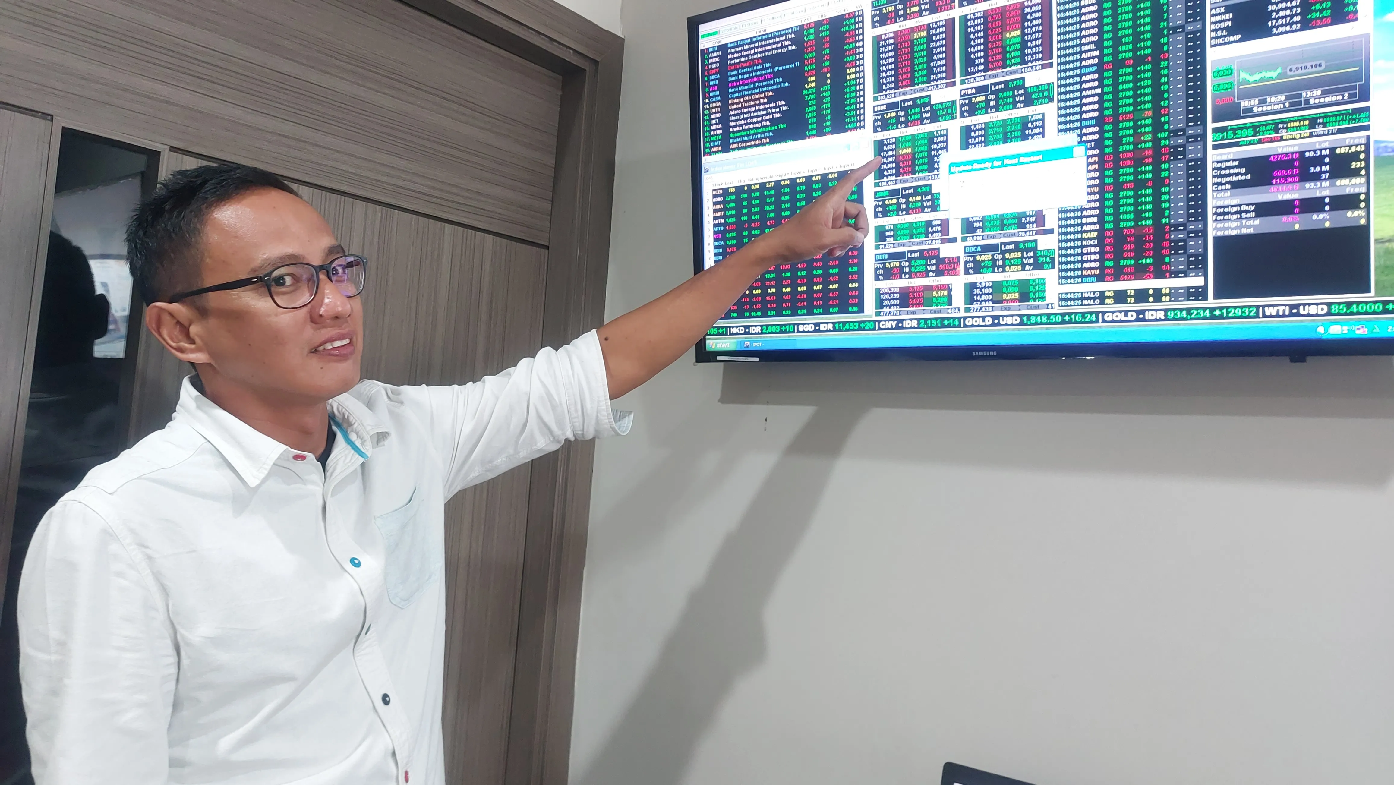Jelang Rilis Data Inflasi, IHSG dan Rupiah Bergerak Sideways