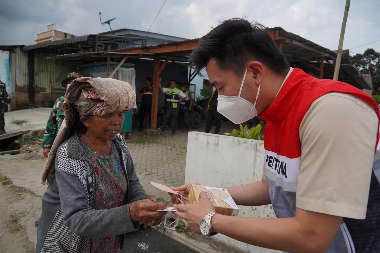 Pertamina Patra Niaga Regional Sumbagut Gerak Cepat, Salurkan Bantuan Pasca Erupsi Gunung Sinabung