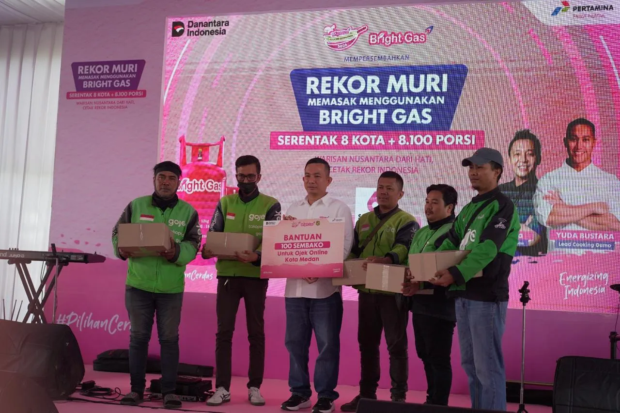 Nyalakan Semangat Kebersamaan, Pertamina Patra Niaga Regional Sumbagut Sukseskan Rekor MURI Memasak dengan Bright Gas
