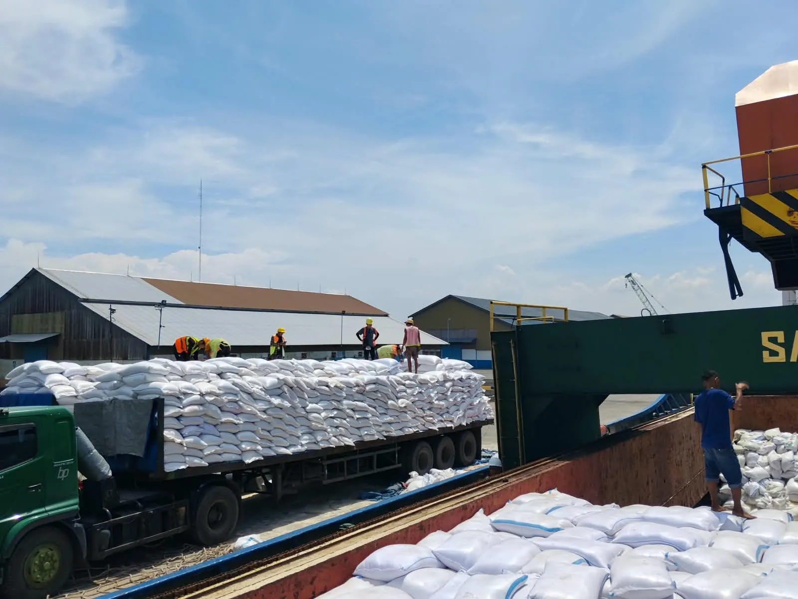 Bulog Sumut Terima 4.434 Ton Beras dari Jatim, Perkuat Cadangan Pangan