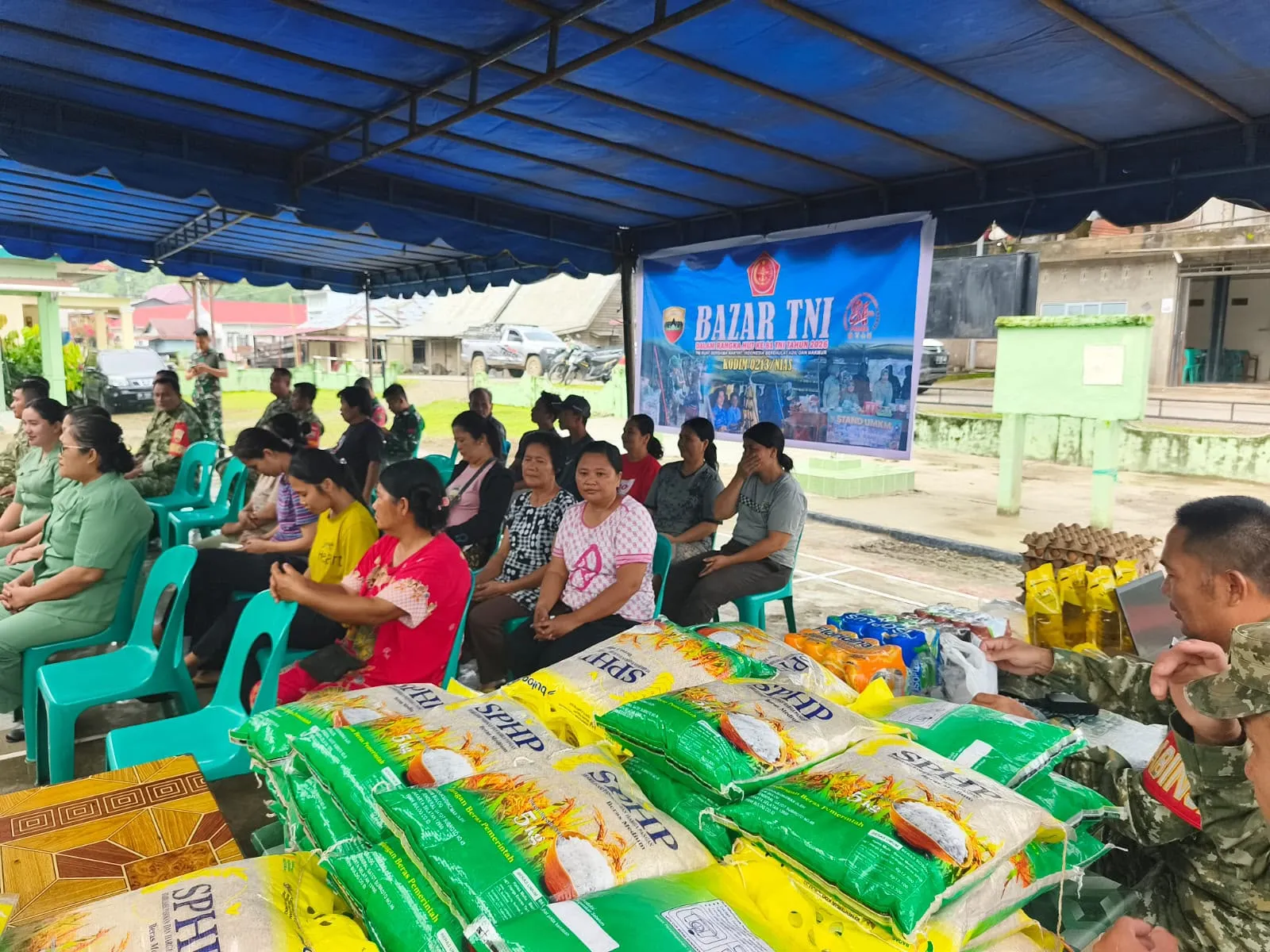 Bulog Sumut Pasok Beras SPHP dan Minyakita di Bazar TNI Dalam Rangka HUT TNI Ke-81