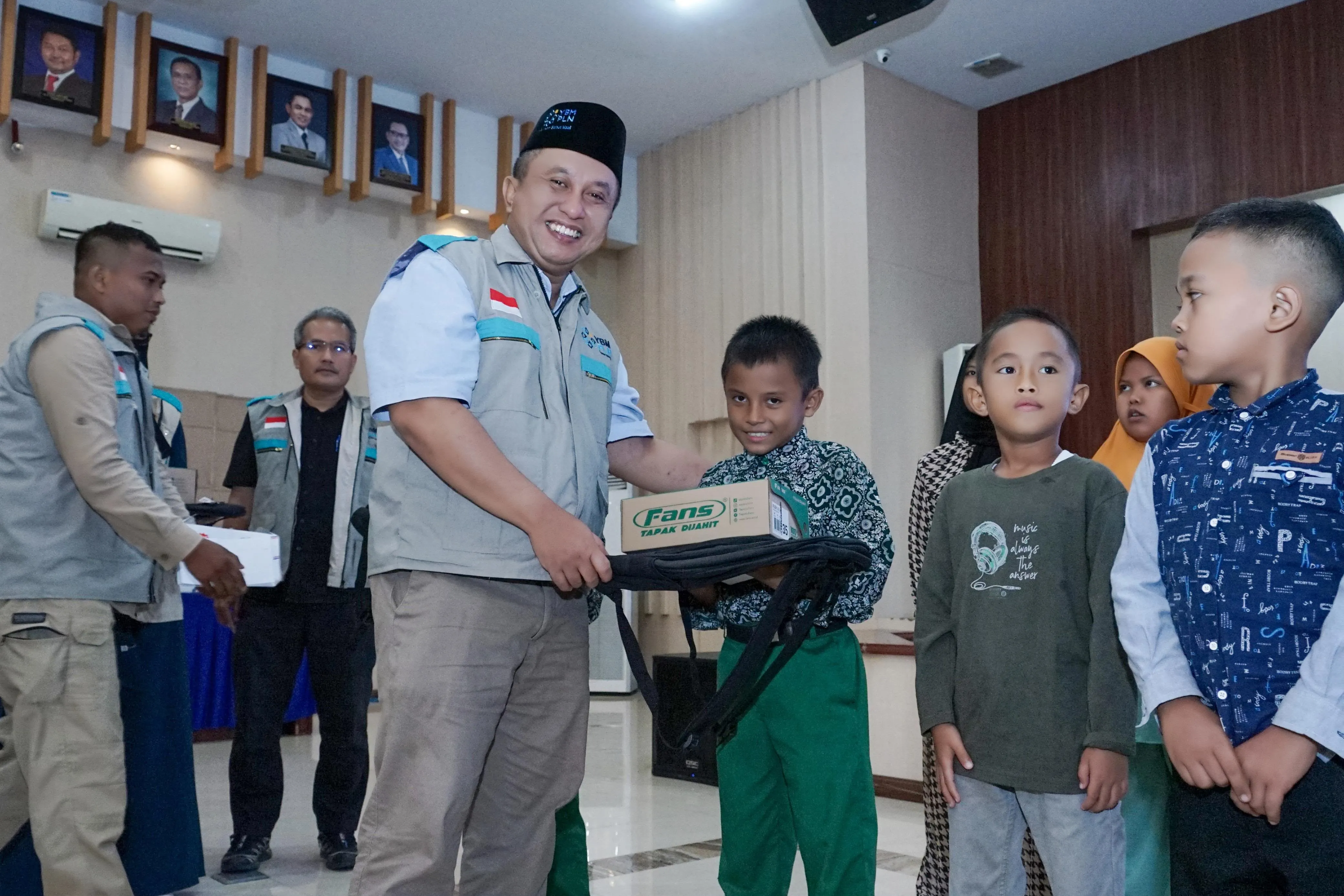 YBM PLN UID Sumut Kukuhkan GENCAR Batch III, GM PLN: Kepedulian Harus Tumbuh Menjadi Gerakan Berkelanjutan
