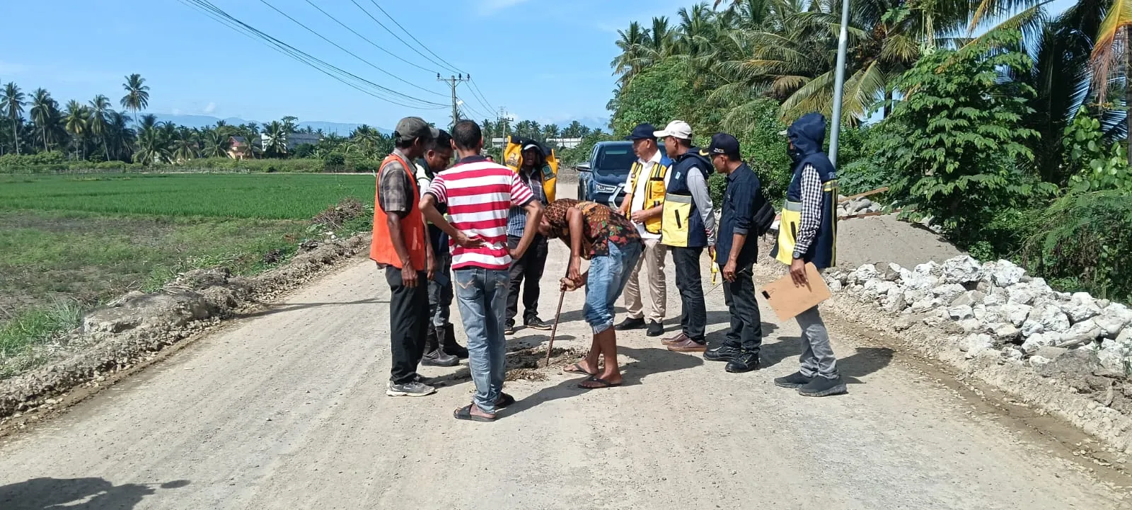 Jalan Simpang Ek Treun Mulai Diperbaiki Sementara