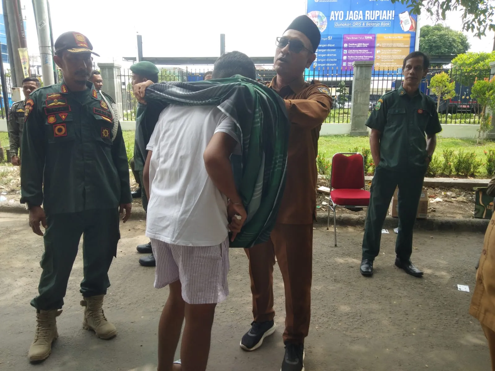 Puluhan Warga Bercelana Pendek dan Berpakaian Ketat Terjaring Razia WH Lhokseumawe