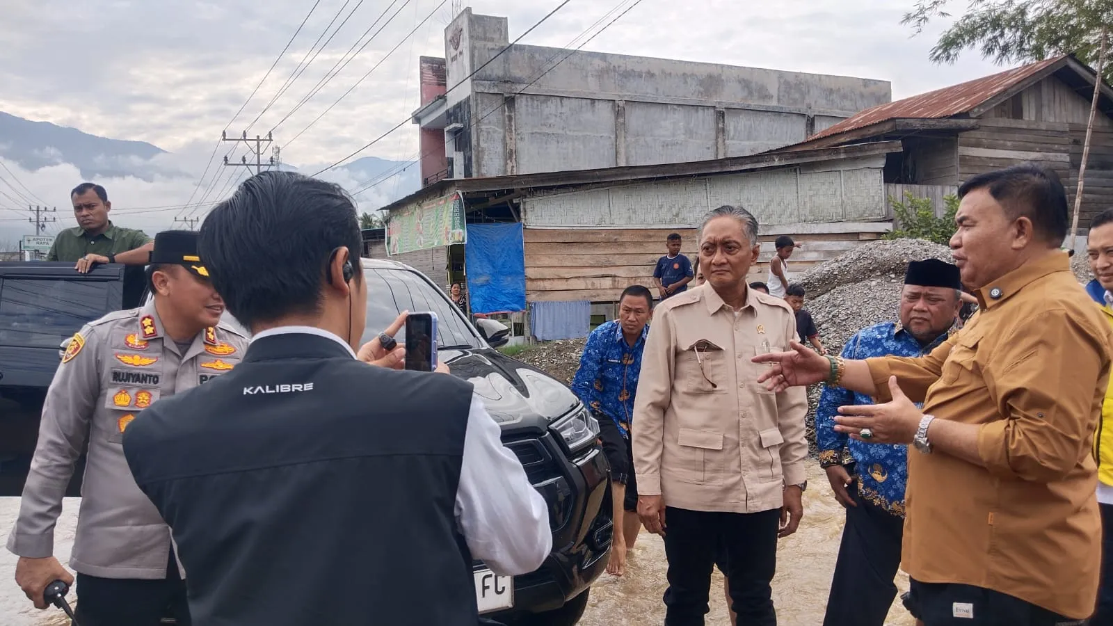 Menteri PU Tinjau Jembatan Kuning di Aceh Tenggara