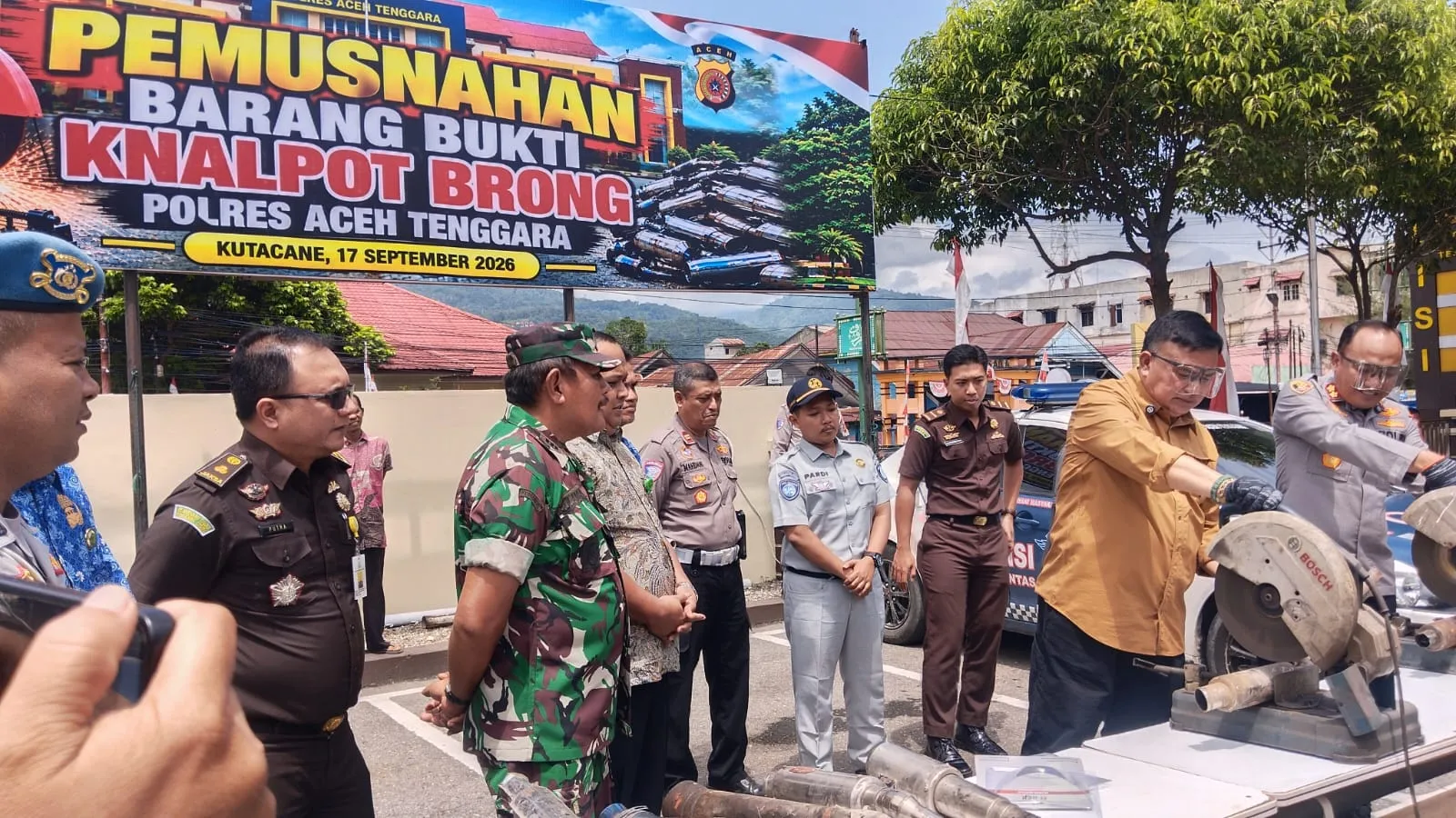 Bupati Salim Fakhry Hadiri Pemusnahan 46 Knalpot Brong