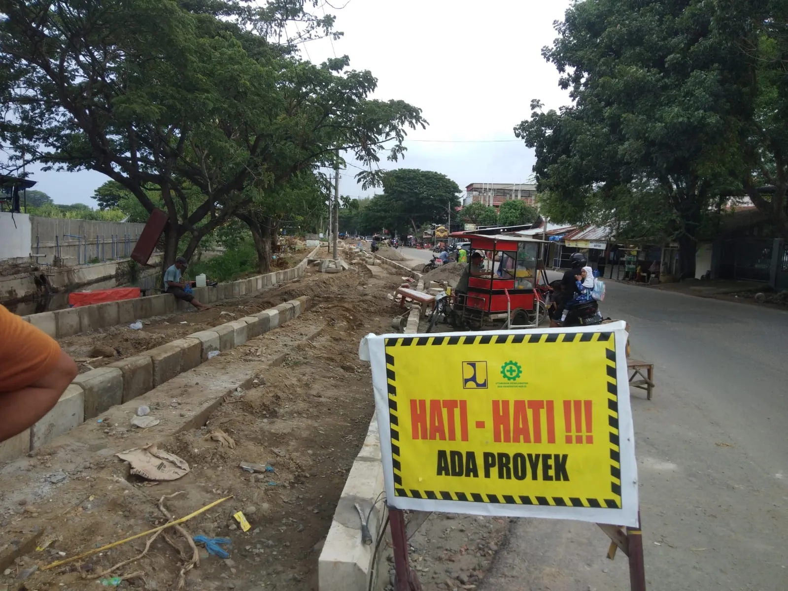 Tanpa Plang, Proyek Berkedok Pedestrian di Dinas PUPR Kota Lhokseumawe Dinilai Terselubung dan Amburadul