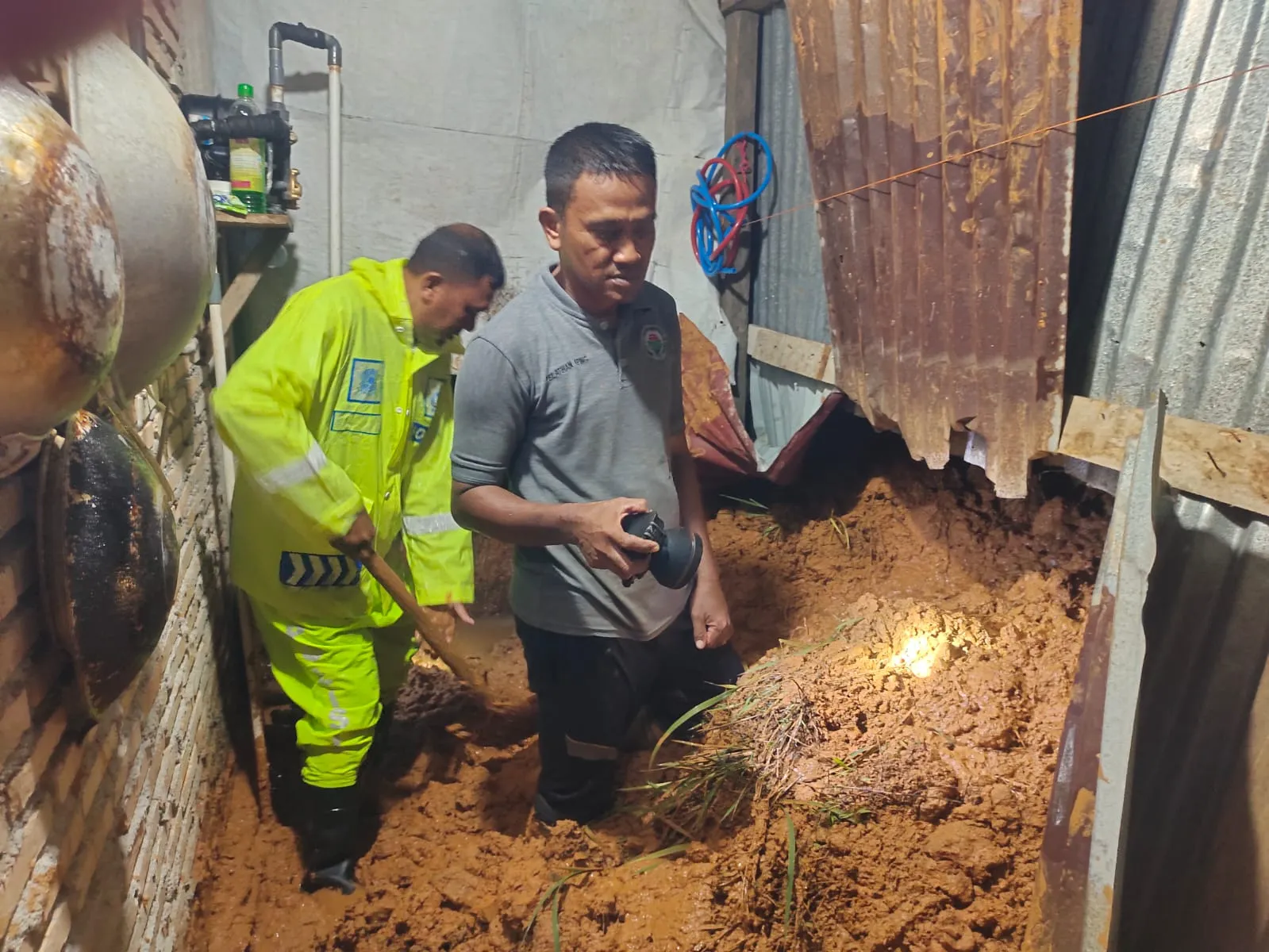 Longsor Terjang Rumah Warga di Jeumpa Abdya, Dapur Rusak Berat