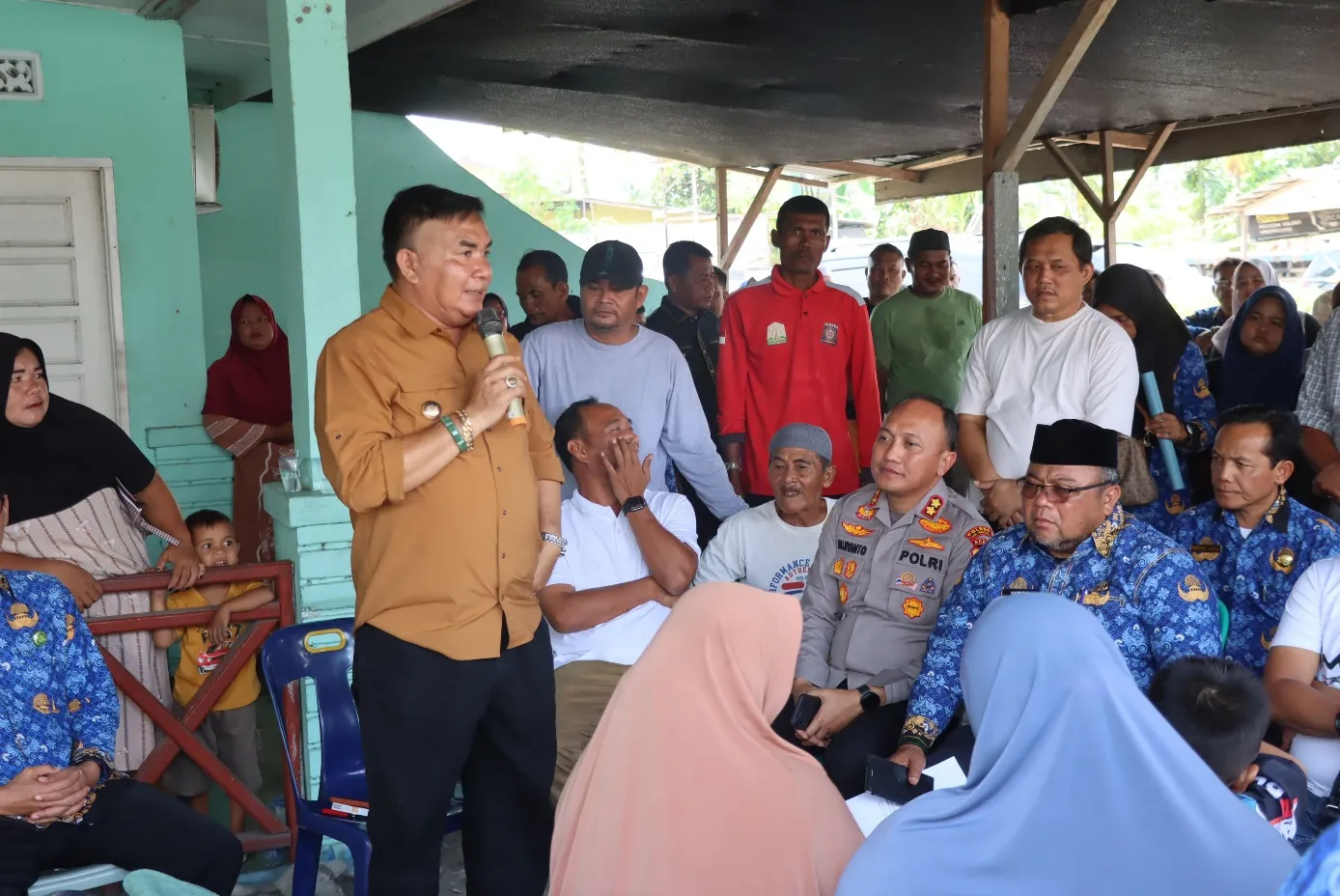 Bupati Agara Hadir Meringankan Rasa Sedih dan Trauma Korban Kebakaran