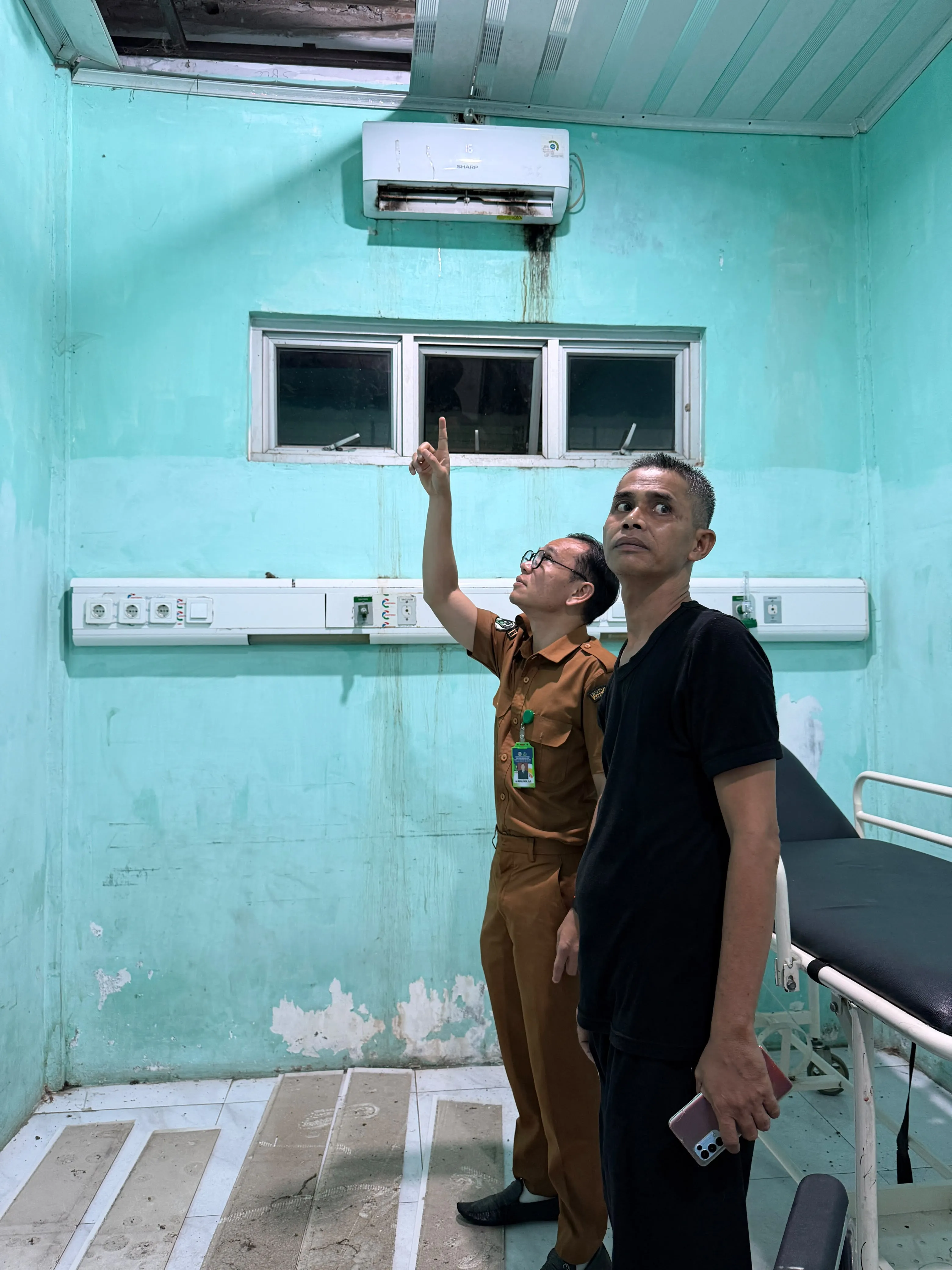 Plafon UGD RSUD H. Sahudin Kutacane Ambruk Diterjang Angin Kencang dan Hujan Deras