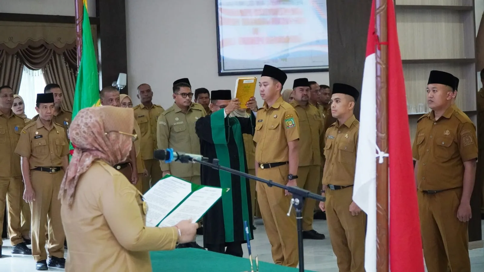Tiorita Lantik 42 Pejabat Fungsional Pemkab Langkat