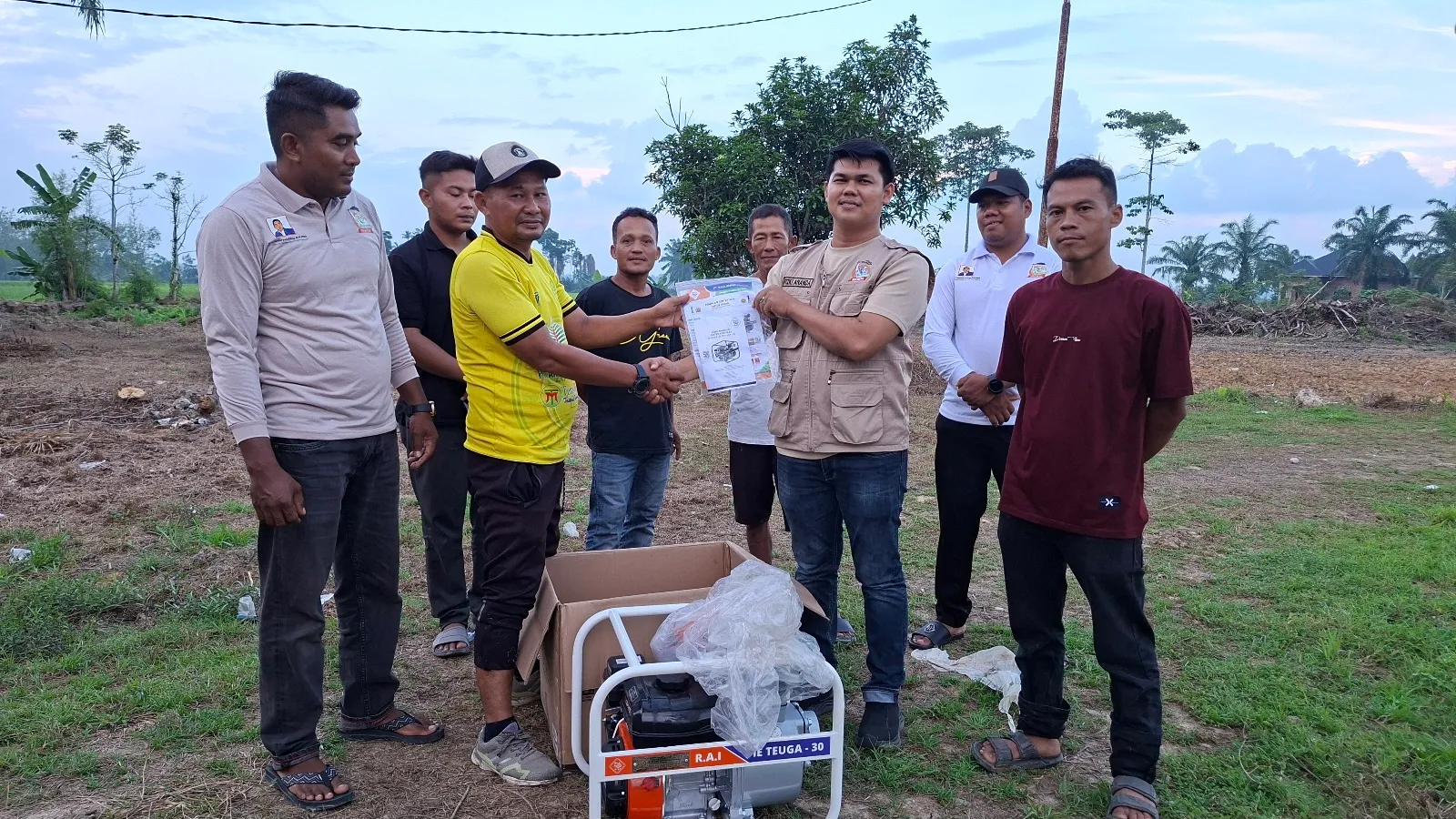 Momentum Hari Tani Nasional: TMI Aceh Tamiang Berikan Pompa Air Untuk Petani Binaan