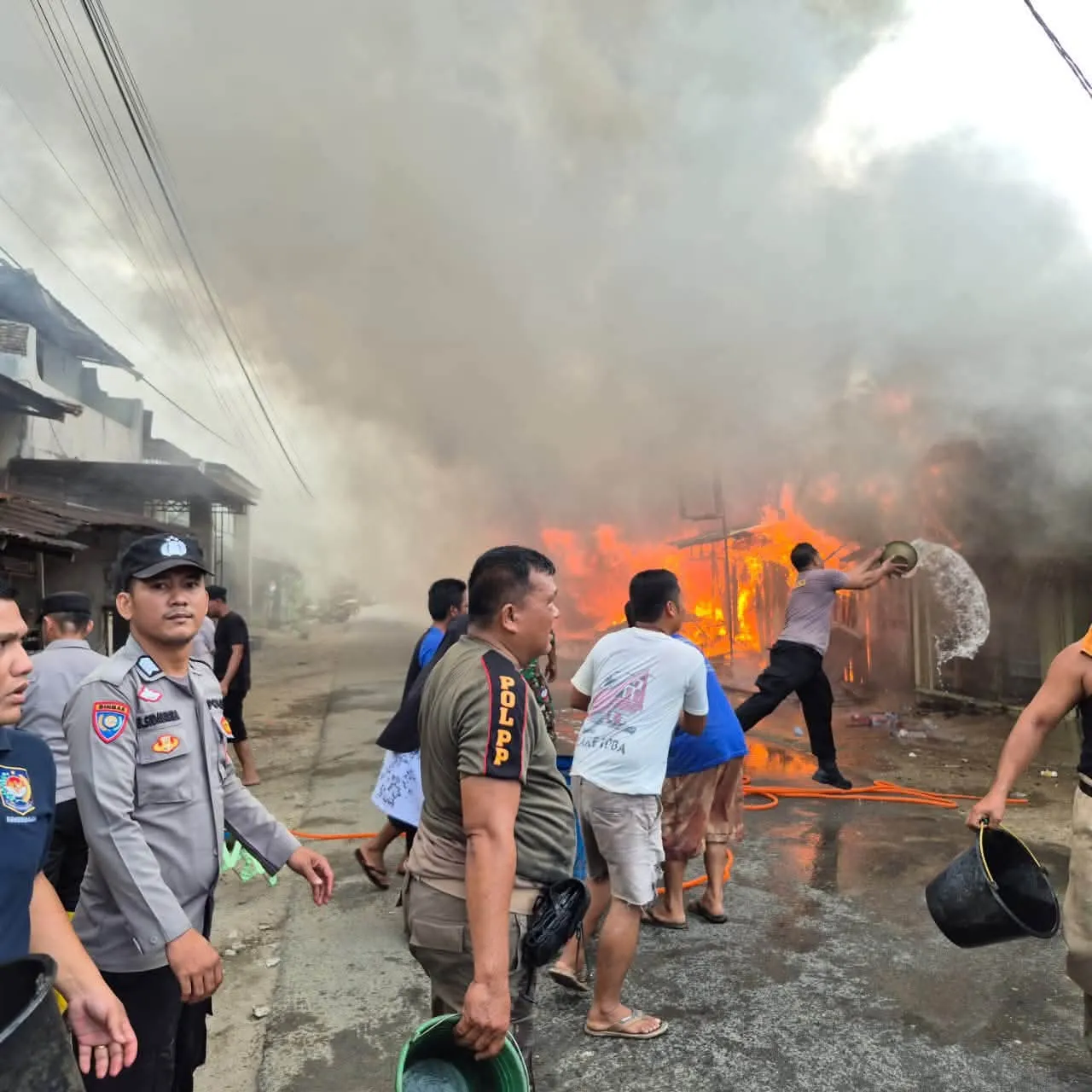 10 Tempat Usaha di Pasar Manduamas Terbakar, Satu Luka
