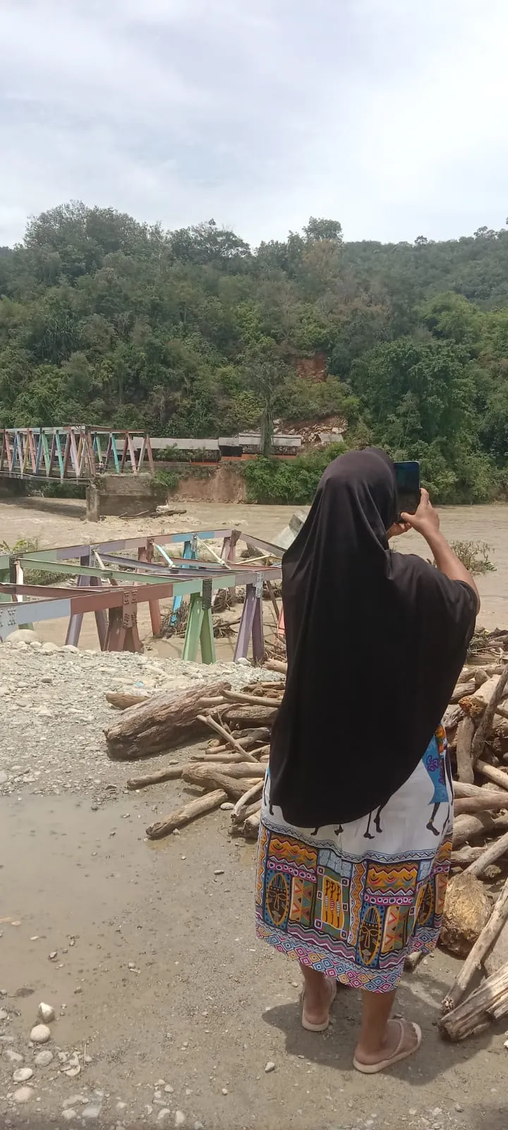 Jalan Darurat Mbarung Dan Natam Lenyap, Dua Kecamatan Terisolir