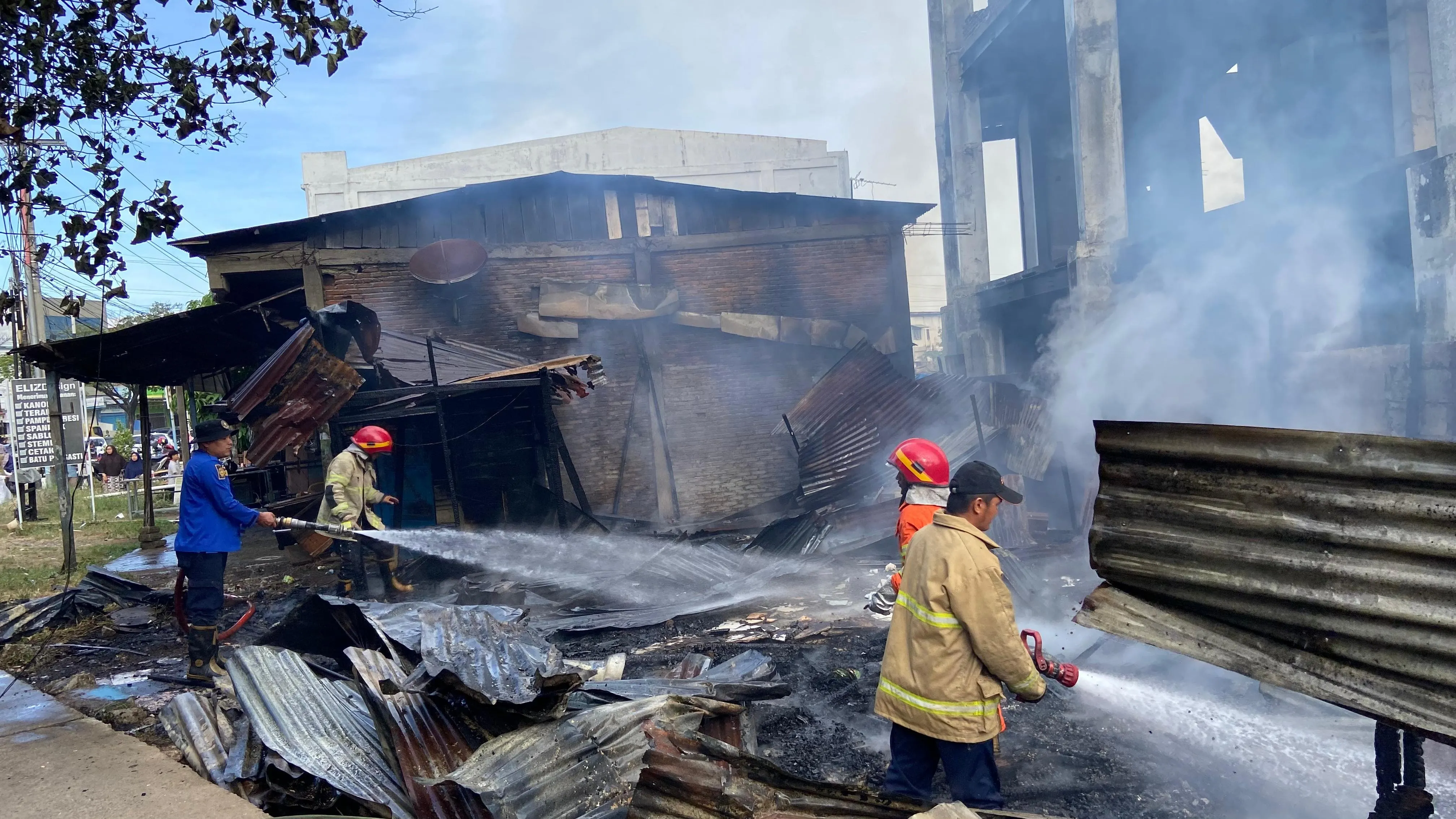 Kios dan Tempat Tinggal Musnah Terbakar di Lambaro