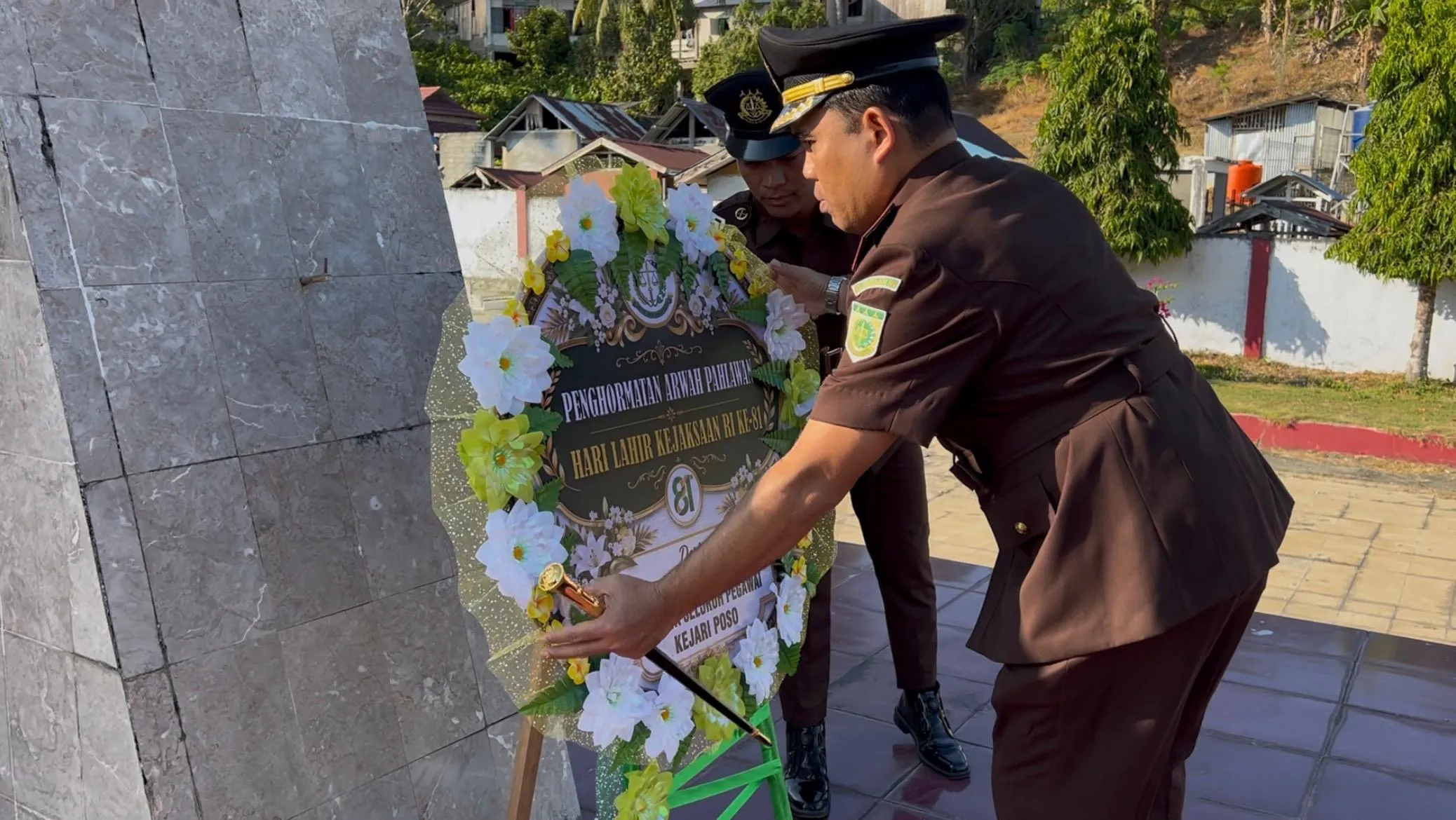 Peringati HUT ke-81 Kejaksaan, Kejari Poso Gelar Ziarah dan Tabur Bunga di TMP Kawua