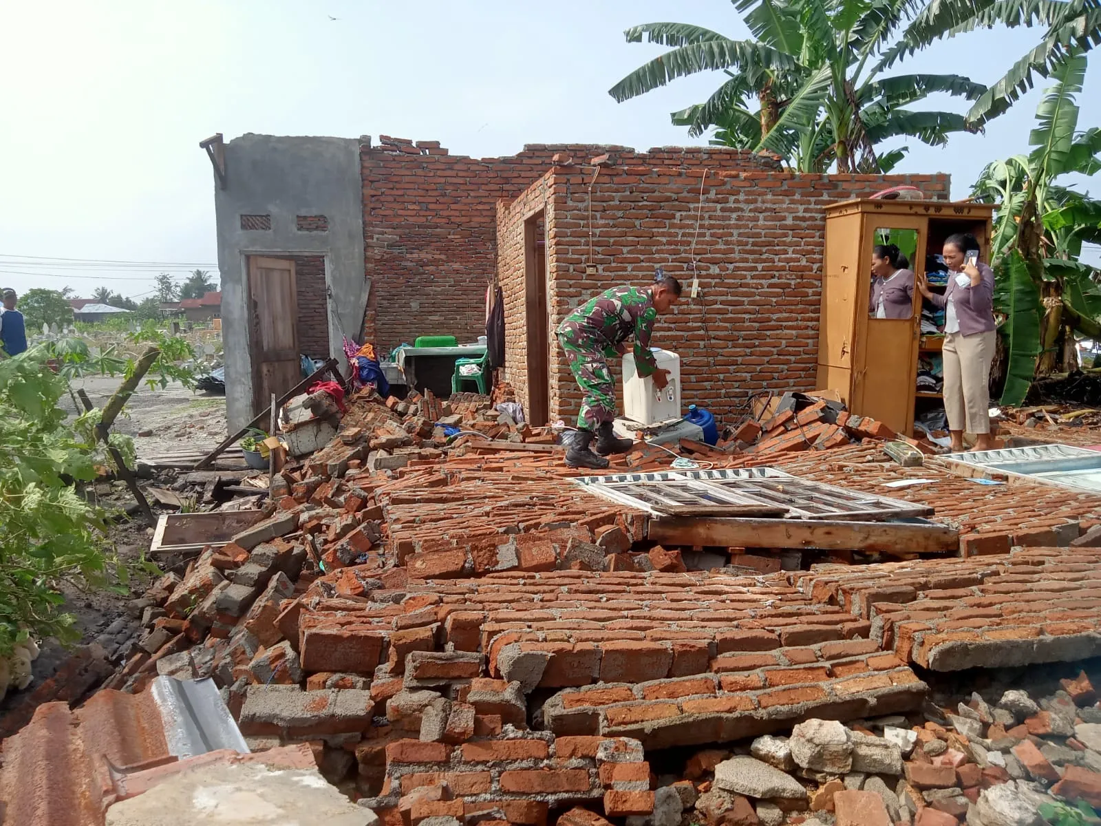 Angin Puting Beliung Rusak 77 Rumah di Tiga Desa Kecamatan Beringin