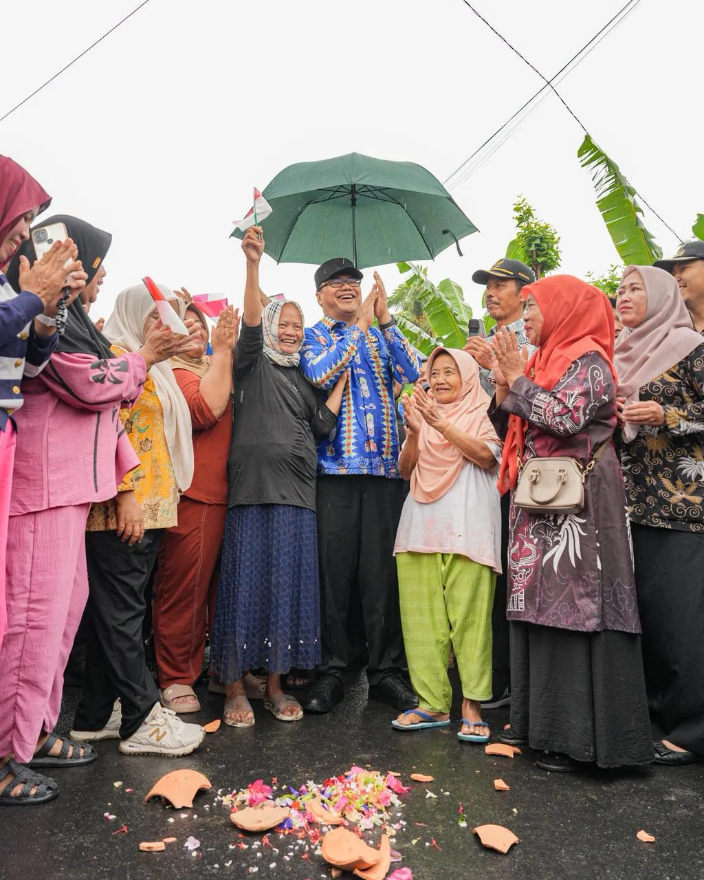 Menanti Selama 81 Tahun, Akhirnya Warga Tandem Hilir II Nikmati Jalan Beraspal