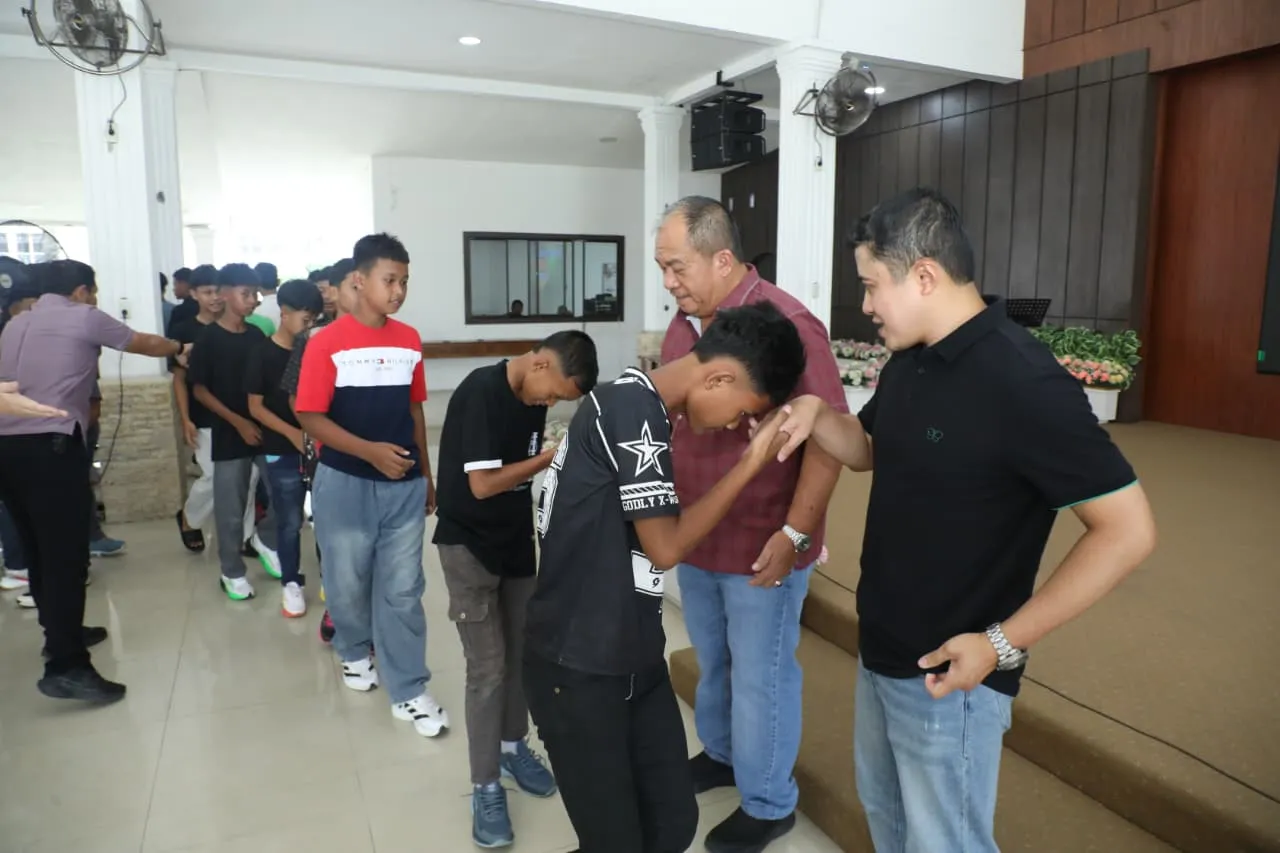 Bupati Asahan Lepas Kontingen Piala Soeratin U-13 dan U-15, Pesan Jaga Sportivitas dan Prestasi