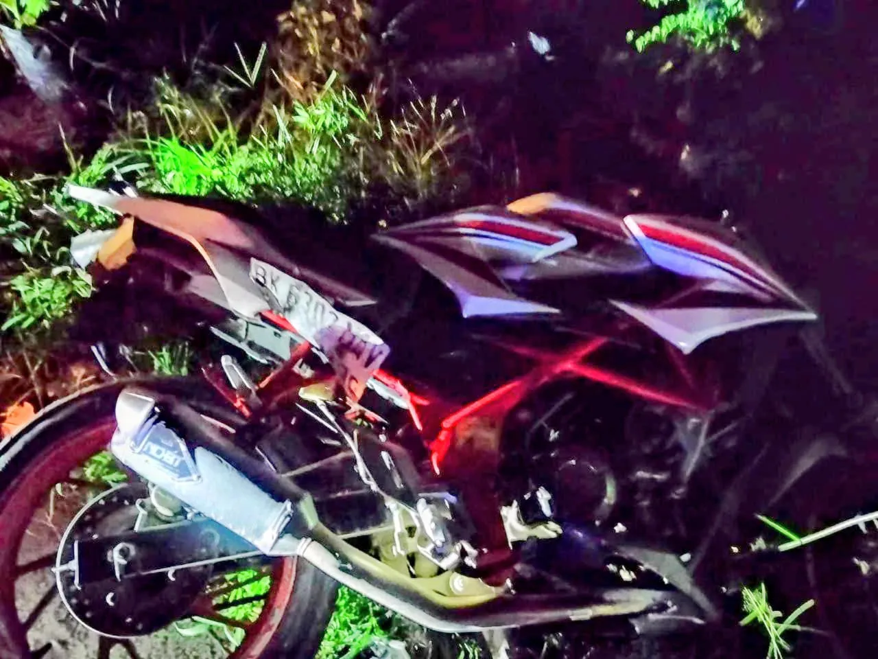 Pengendara CBR Tewas Usai Tabrak Minibus dan Kontainer di Perbaungan