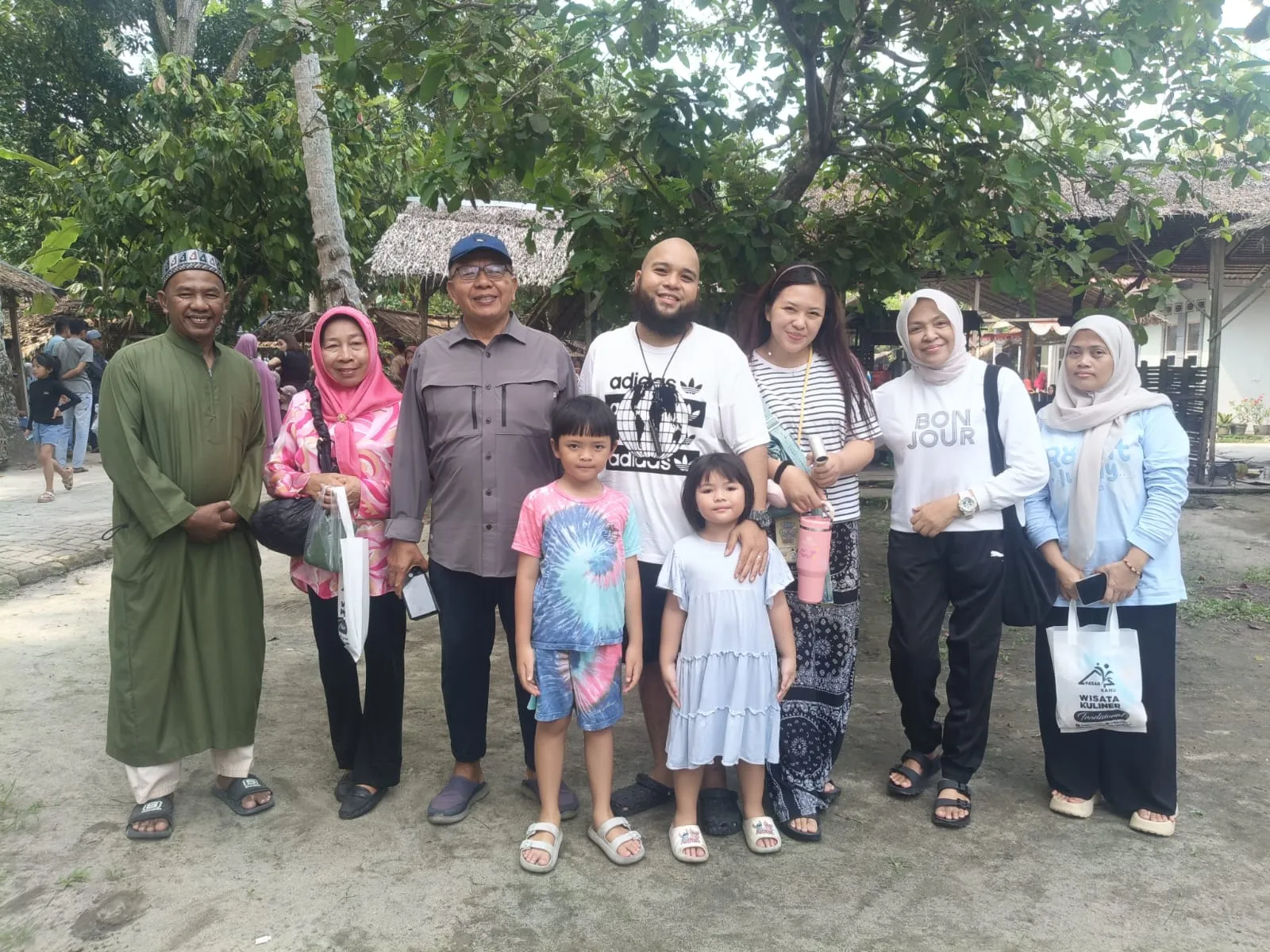 Mantan Bupati Sergai Apresiasi Konsep Ekonomi Pedesaan di Pasar Kamu