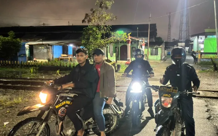 Tim Macan Polres Pelabuhan Belawan Amankan 13 Sajam dan Palu Martil, Cegah Tawuran Susulan