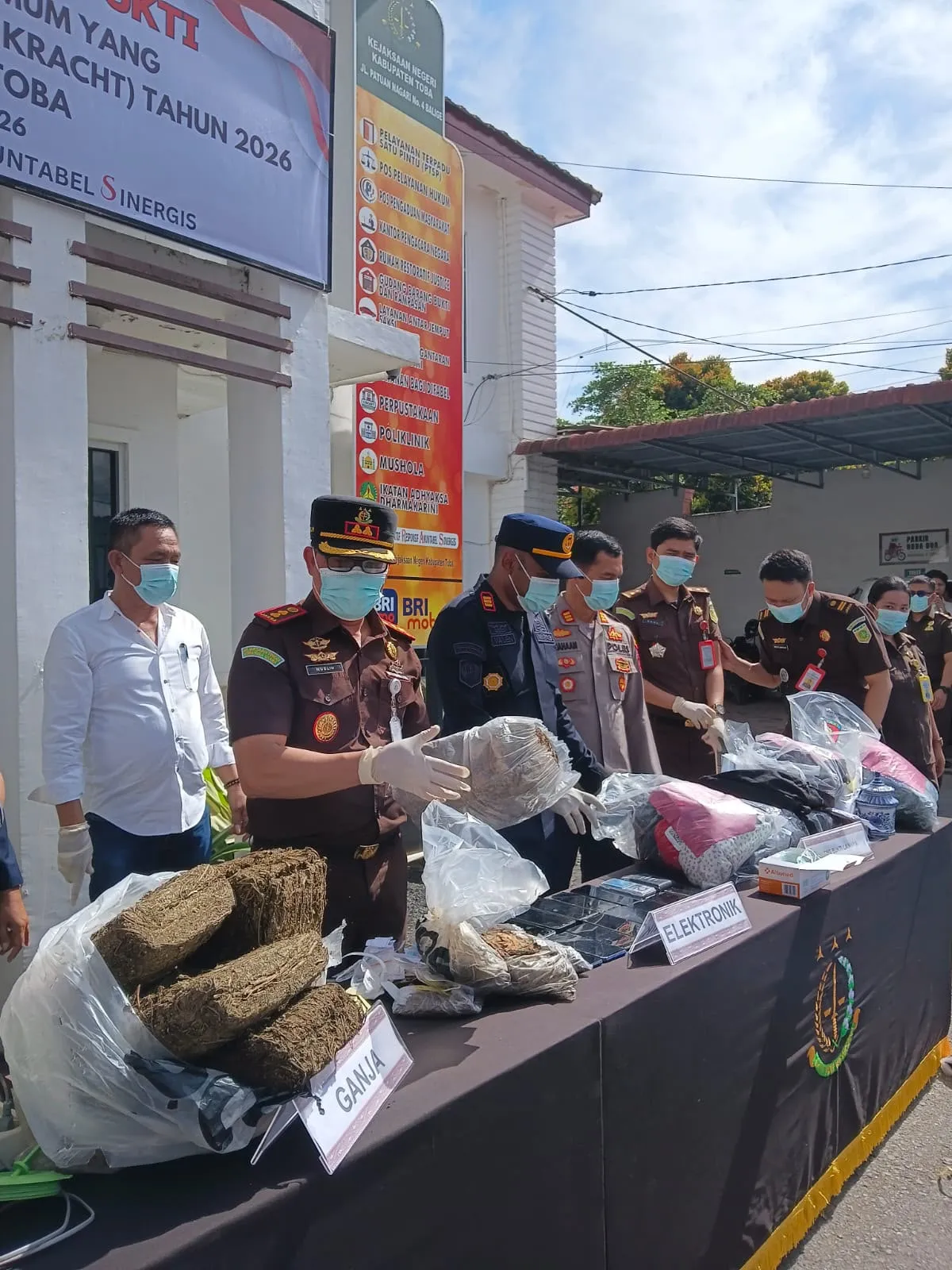 Kejari Toba Musnahkan Barang Bukti dari 50 Perkara Inkracht