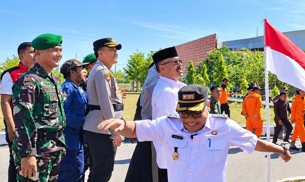 Bupati Minta Air Disemprot, Wabup Pidie Malah Melompat
