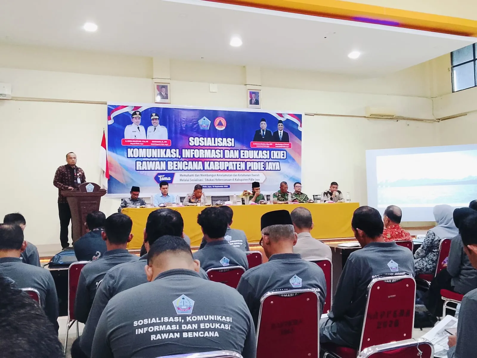 Asisten II Buka Sosialisasi KIE Rawan Bencana di Pidie Jaya