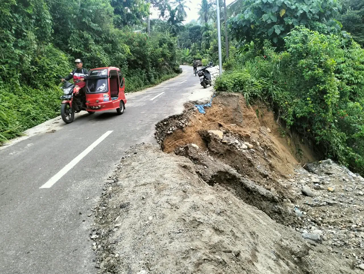 Baru 3 Bulan Berdiri, Bronjong Jalan Desa Manambin Kotanopan Ambruk; Kadis PUPR Madina "Bungkam"