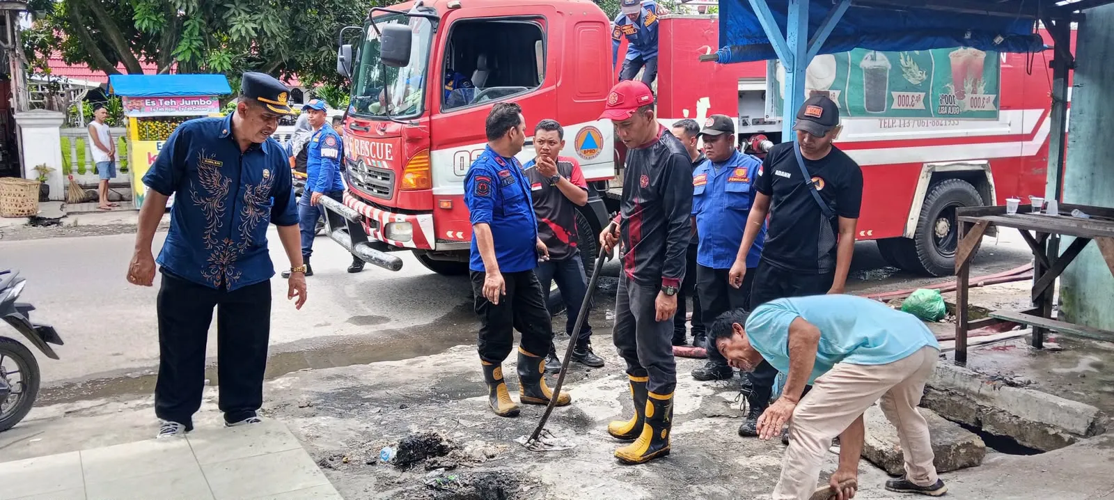 Tim ASRI Binjai Kota Bersihkan Gorong-Gorong di Jalan Samanhudi