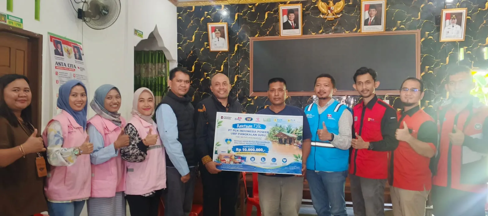 PLN Indonesia Power UBP Salurkan Bantuan Buat Warga Terdampak Banjir di Desa Sekoci