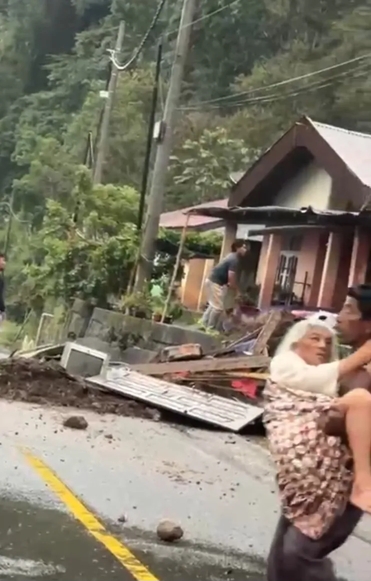 Longsor Timpa Rumah Saat Arisan Keluarga di Aceh Tengah, Anak 9 Tahun Meninggal, Belasan Luka