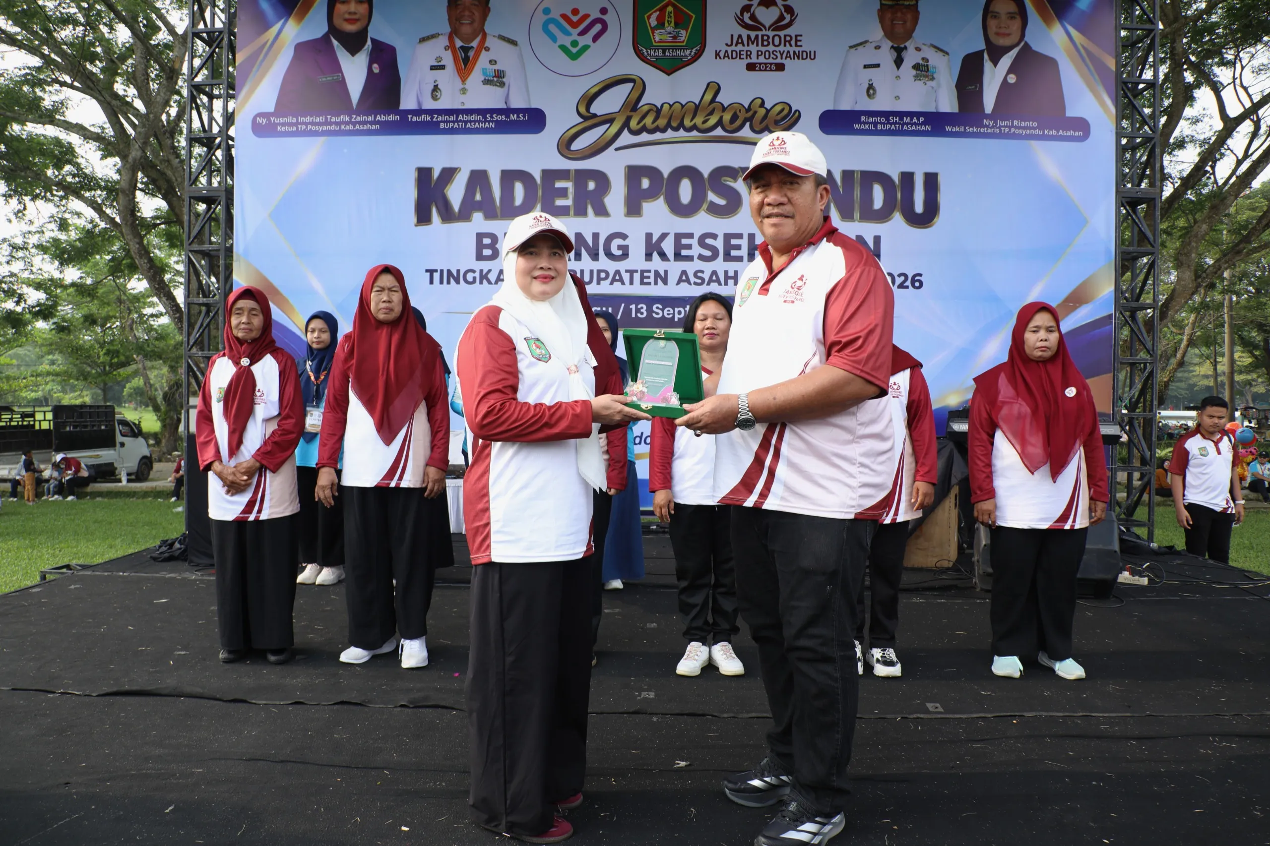 Bupati Asahan Resmi Tutup Jambore Posyandu, Kisaran Barat Raih Juara Umum; Winarti Dapat Hadiah Umrah