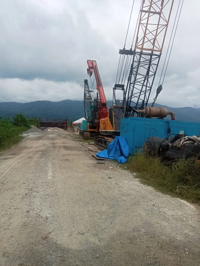 Penyelesaian Pembangunan Jembatan Jalan Provinsi Pantei Dona Agara Masih Mengambang