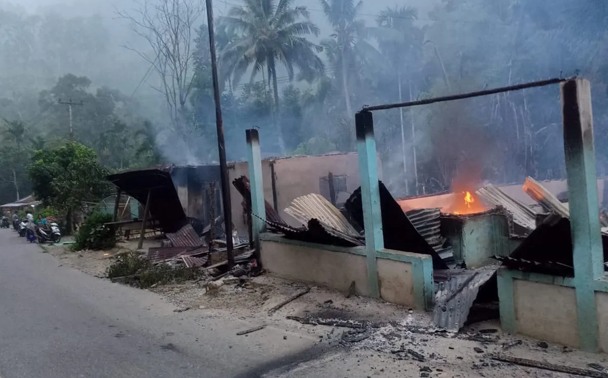 Dua Rumah Warga di Muarasipongi Terbakar, Diduga Arus Pendek Listrik