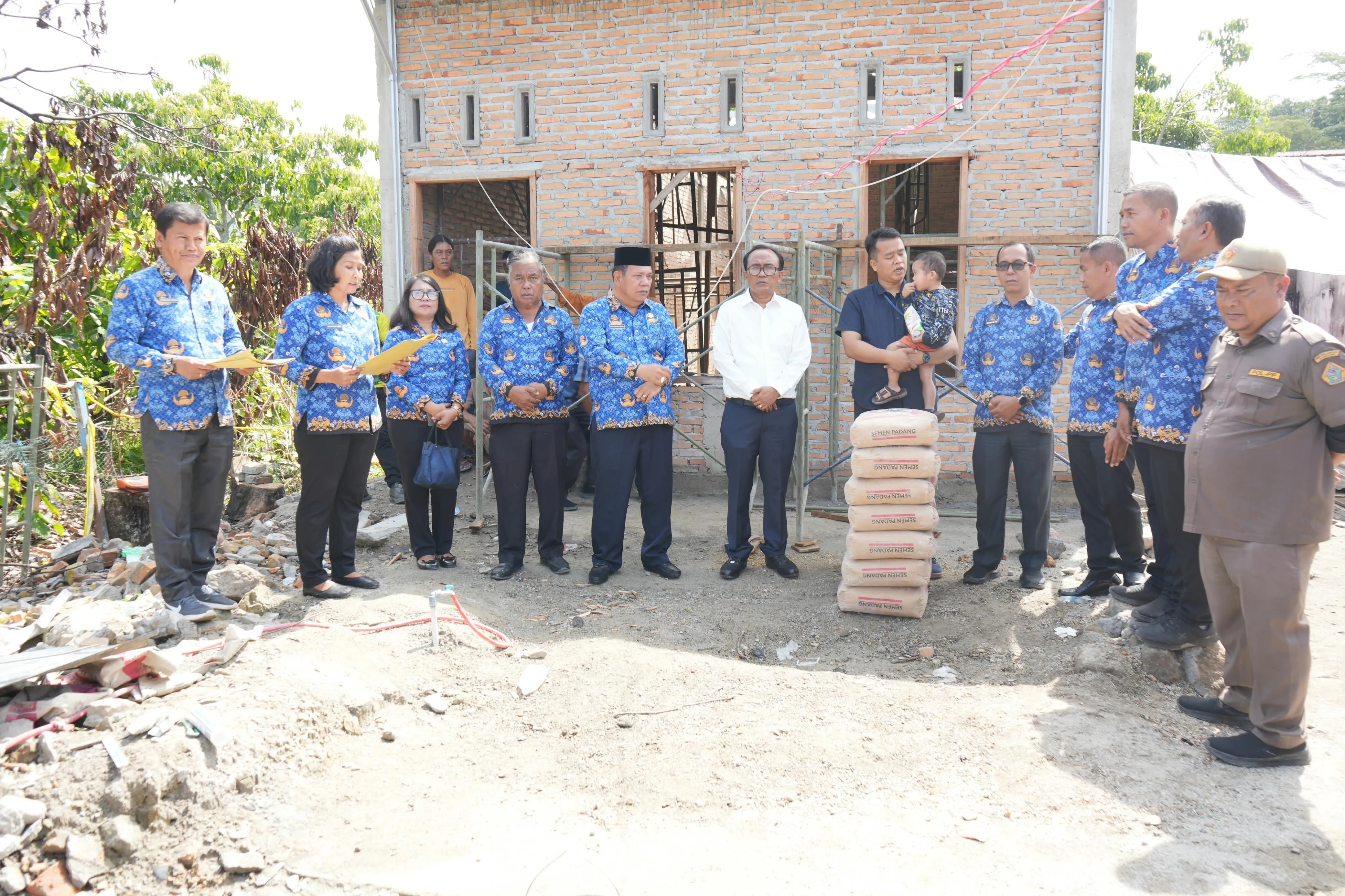 Wabup Samosir Serahkan Bantuan untuk Korban Bencana