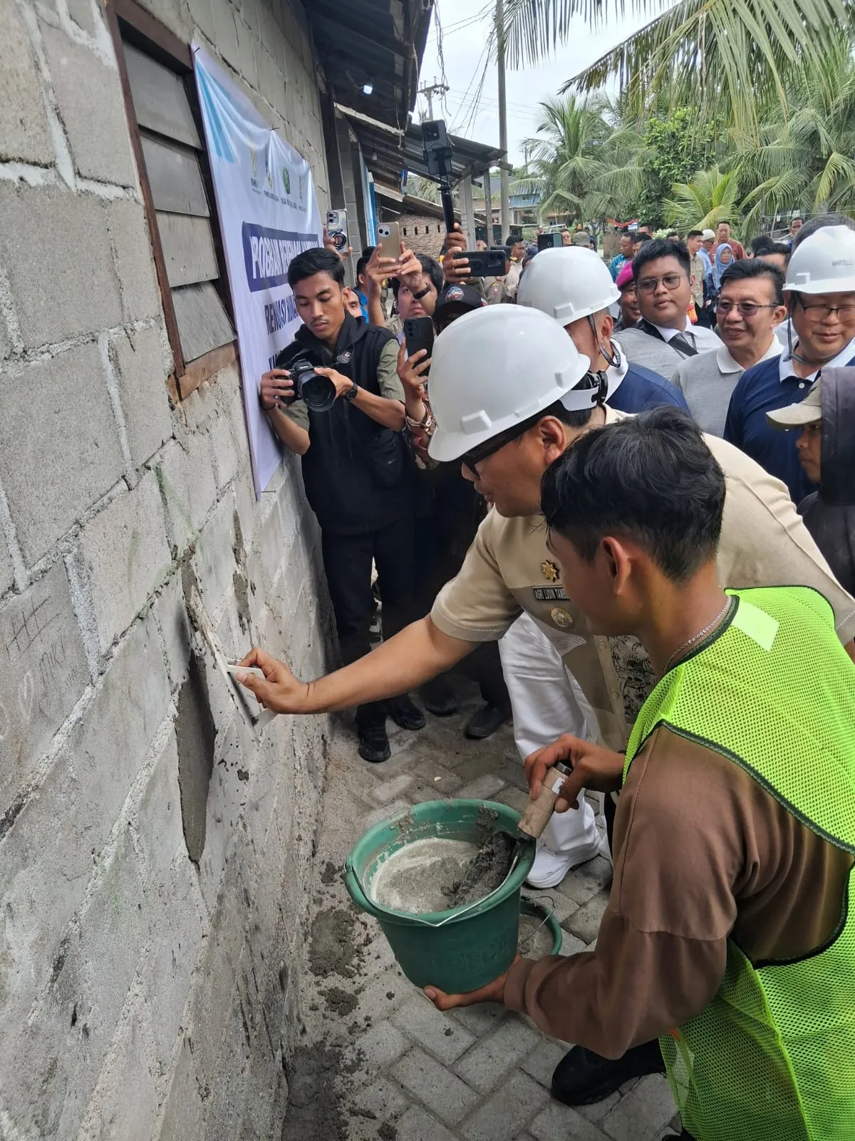 Kick Off Bebenah Kampung, 52 Rumah Nelayan di Pantai Labu Direnovasi