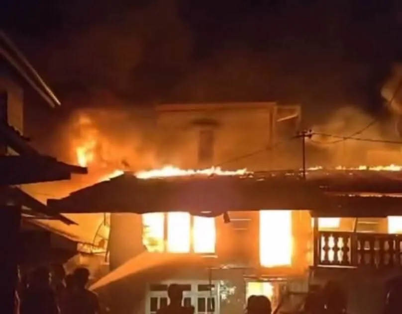 Dua Rumah Hangus Terbakar di Pasar Pagi Lama, Api Berhasil Dikendalikan 30 Menit